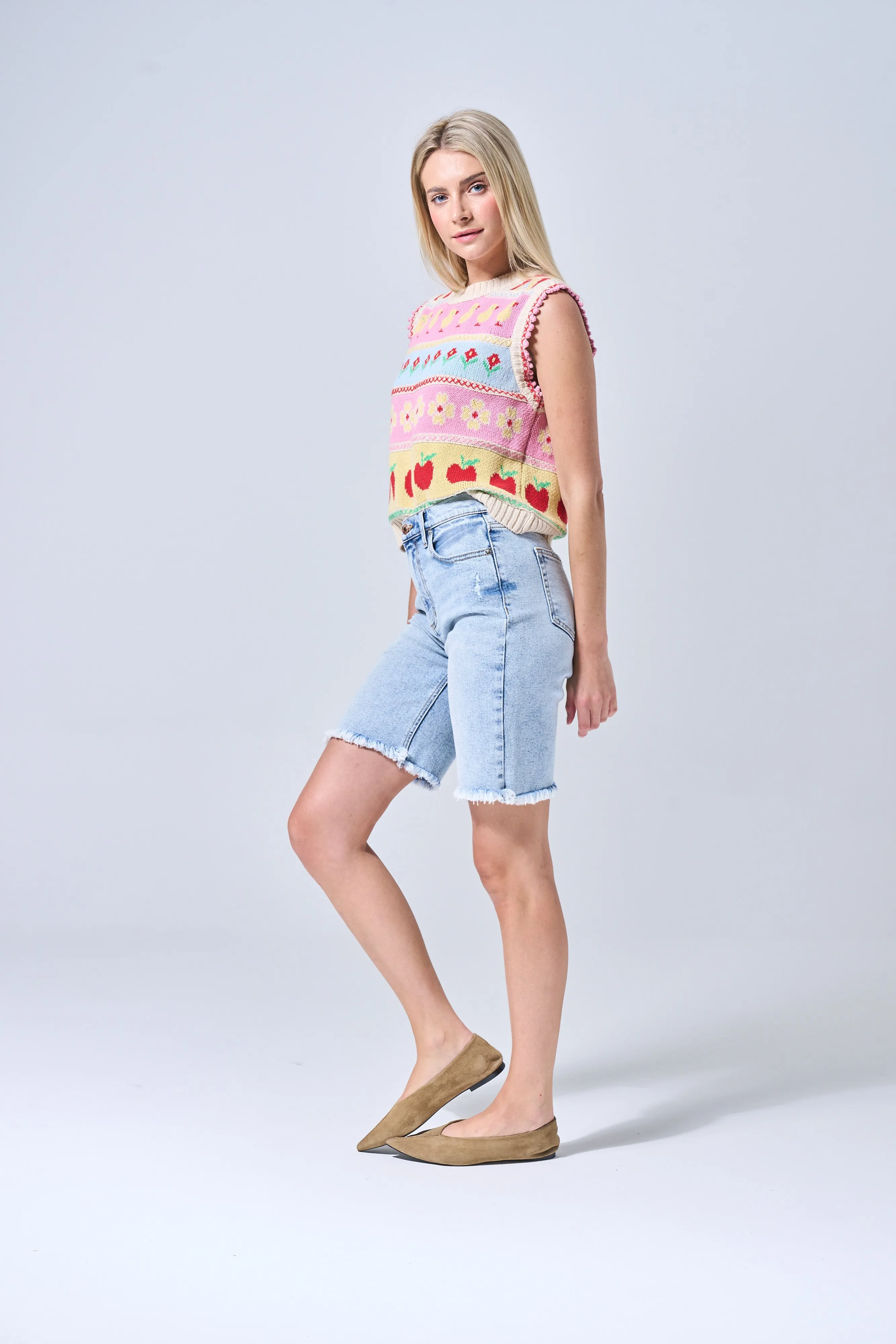 BERMUDA SHORTS IN LIGHT ACID WITH FRAYED HEM / SP-S7551LA