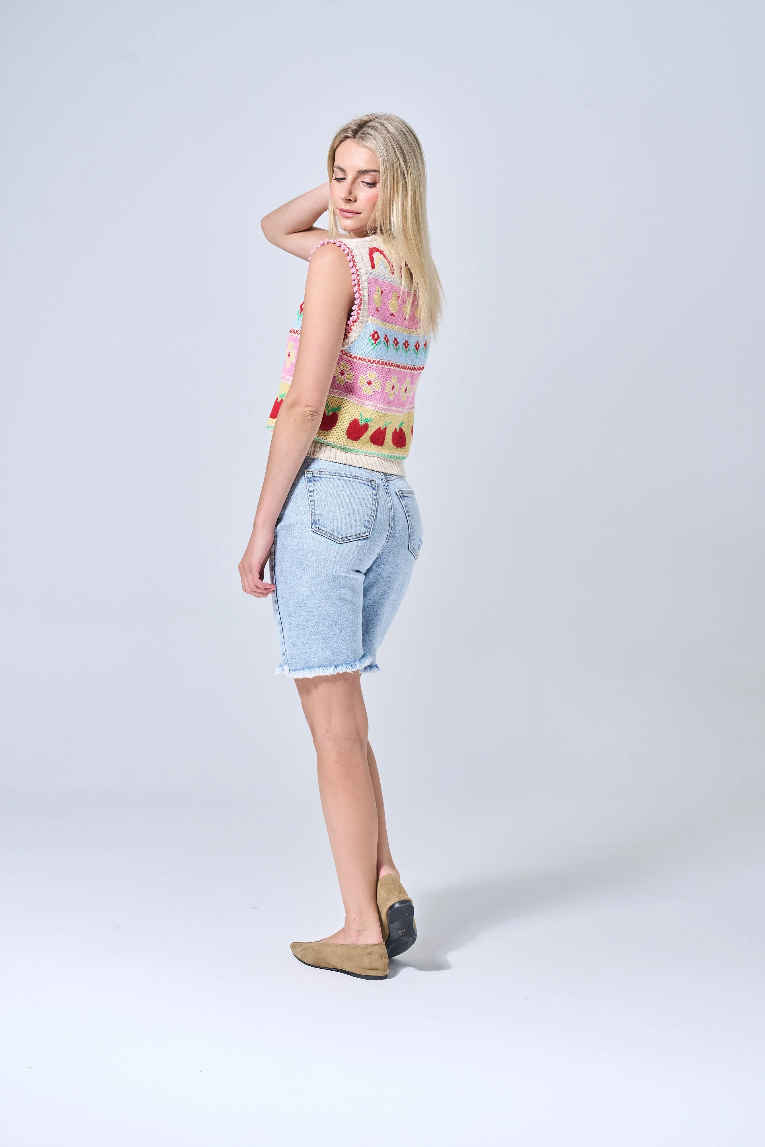 BERMUDA SHORTS IN LIGHT ACID WITH FRAYED HEM / SP-S7551LA