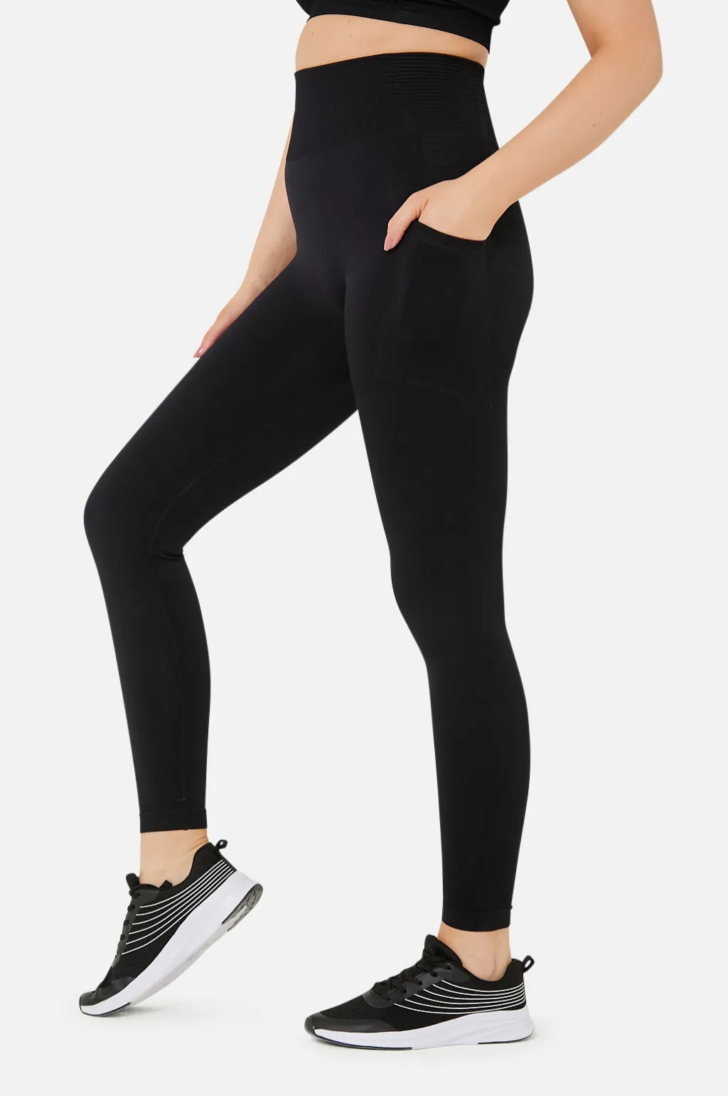 Seamless Compression Leggings V2 with Pocket in Black